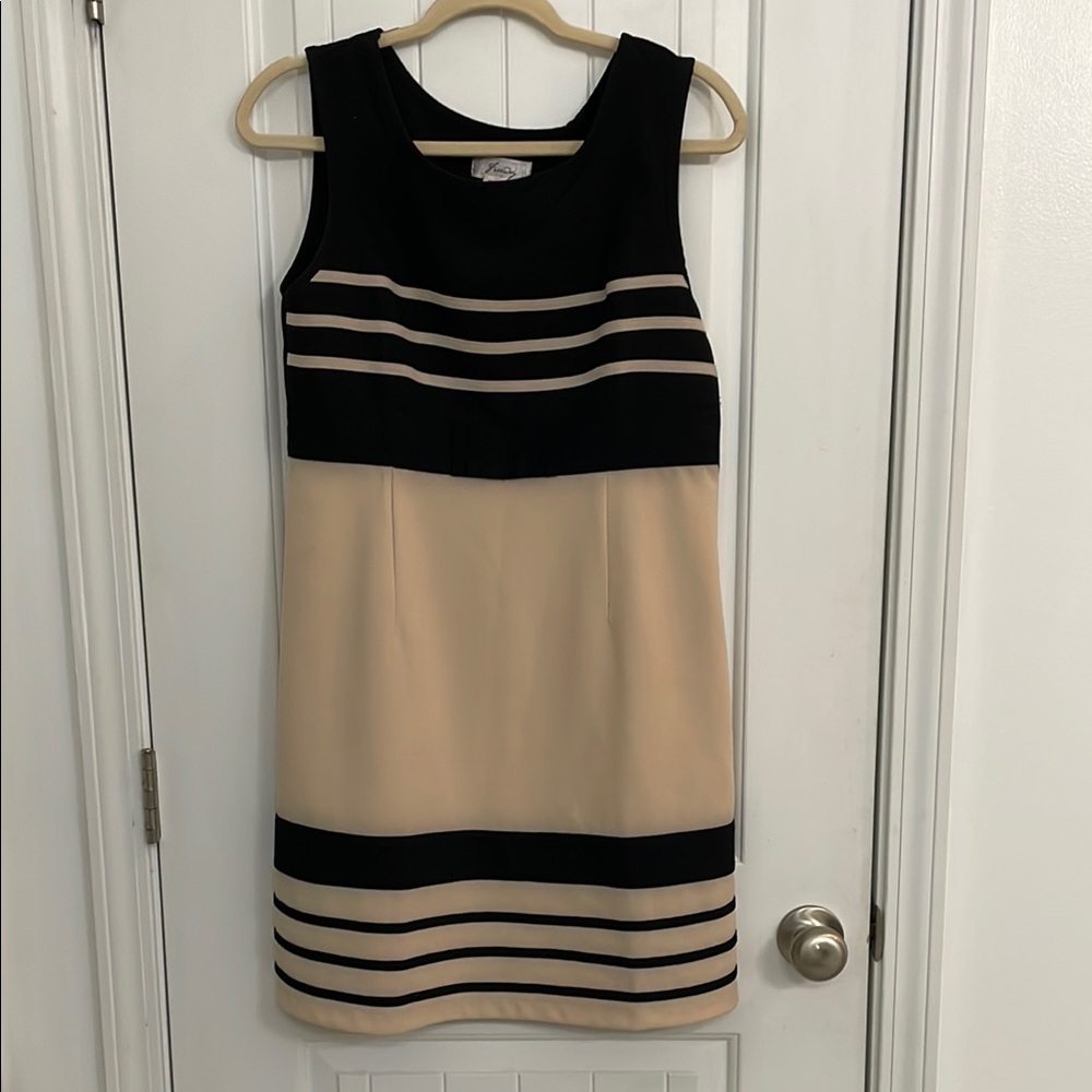 Freeway size L Elegant Black and Cream Sleeveless Dress